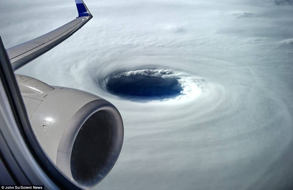 49798D4E00000578-0-A_jaw_dropping_aerial_photo_captures_the_ferocious_typhoon_which-a-21_1519298711138