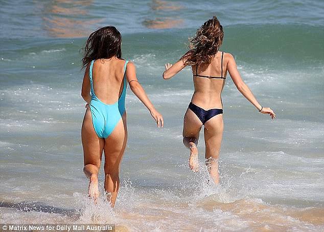 4A65907300000578-5526453-While_Australians_usually_head_down_to_the_beach_to_cool_off_the-a-5_1521630503512